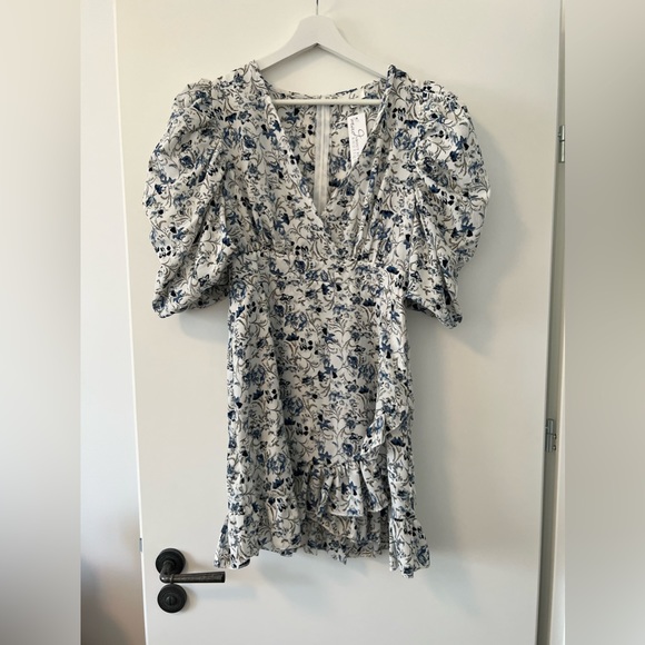 Feel in puff sleeve mini dress - Picture 2 of 6